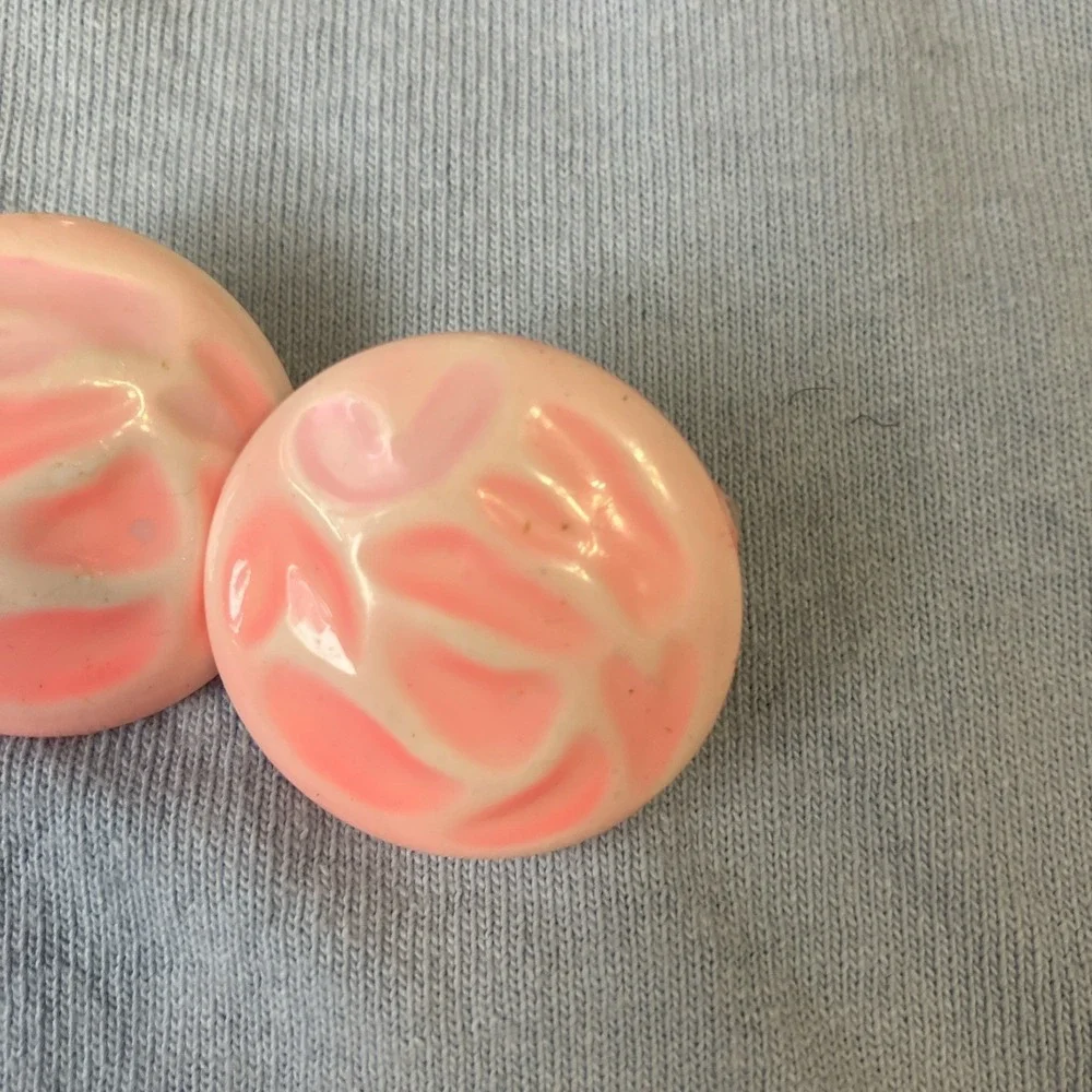 Vintage Clip On Earrings Large Button‎ Pink heart Front Gold Tone 1 1/8